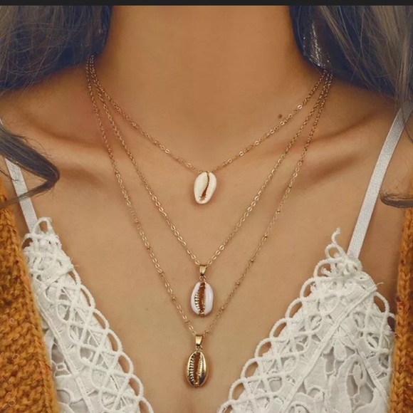 Jewelry - Women’s 3 layer shell necklace gold